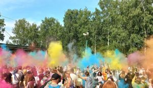 Москва провела фестиваль красок